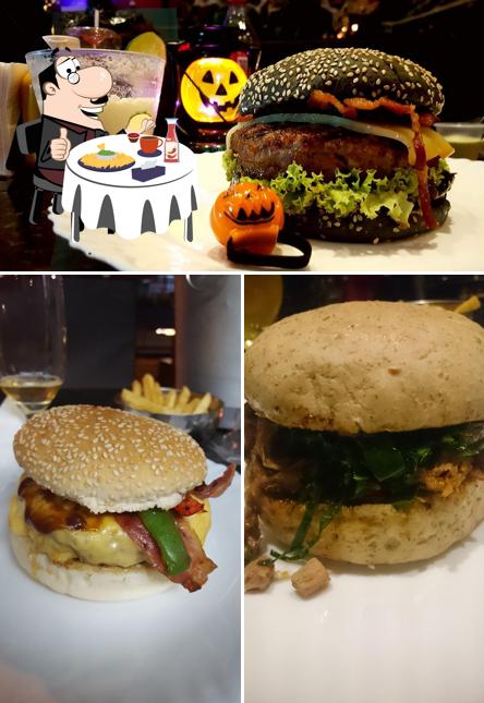 Peça um hambúrguer no Antônio's Hamburgueria e Restaurante
