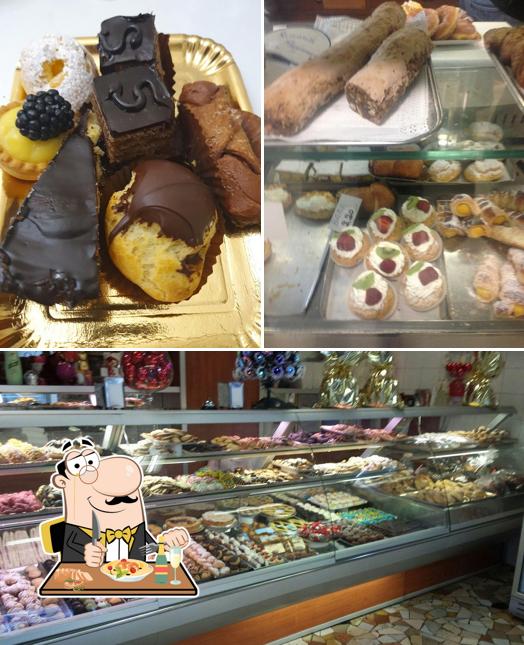 Cibo al Pasticceria Rispo Franca