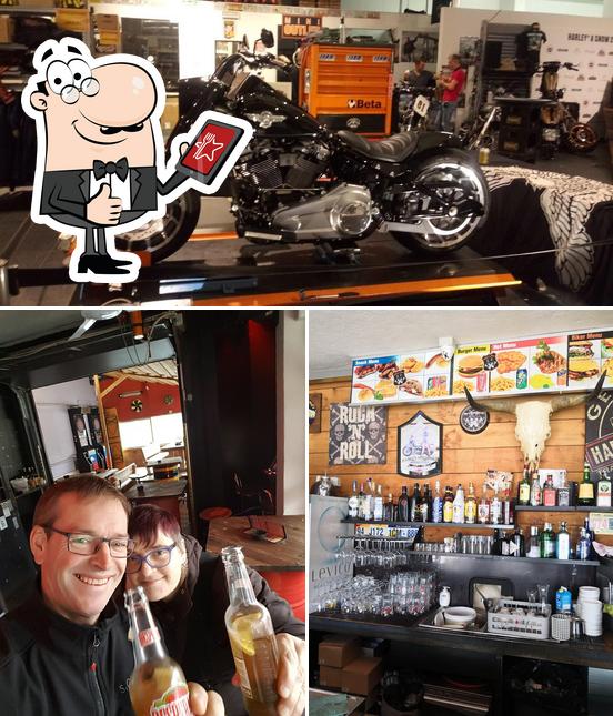 Guarda questa immagine di Biker bar