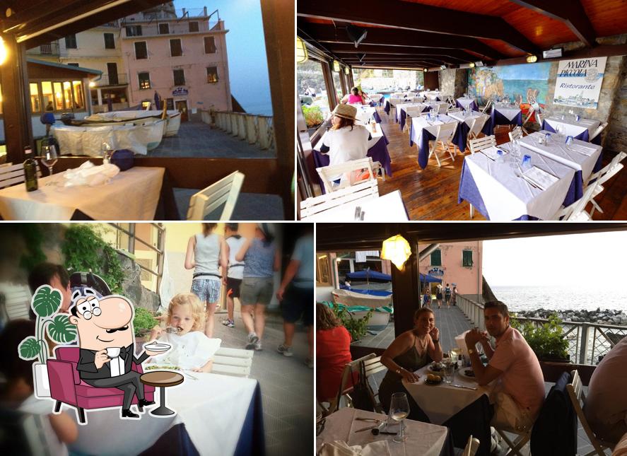 Siediti a un tavolo di Marina Piccola