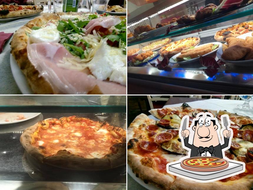 Scegli una pizza a Antica Osteria Del Corso