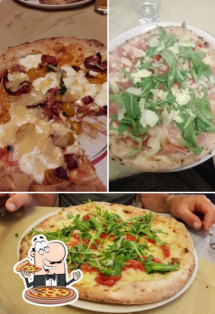 Prova una pizza a Antica Pizzeria Frattese