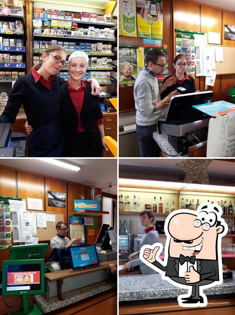 Vedi la foto di Bar Dei Fiori