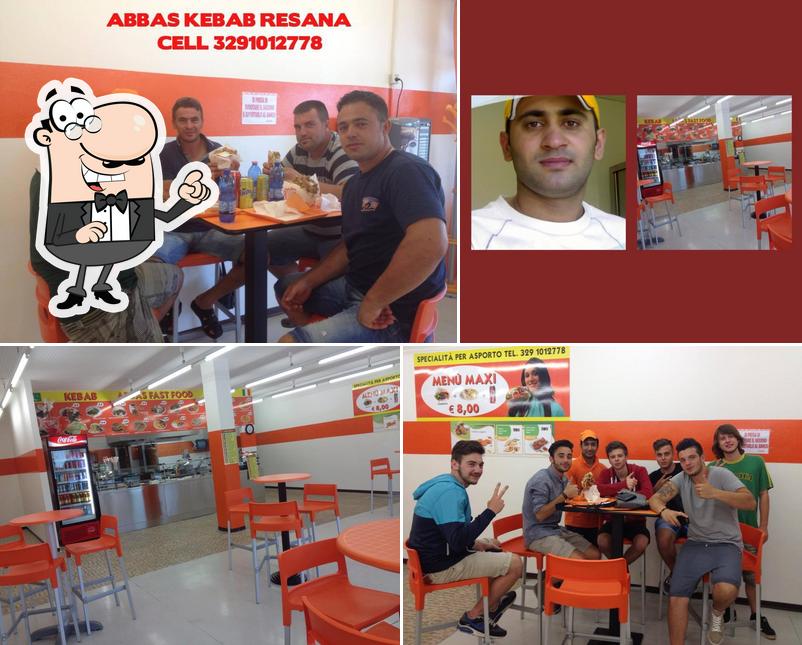 L'intérieur de ABBAS KEBAB RESANA DI QAISAR ABBAS