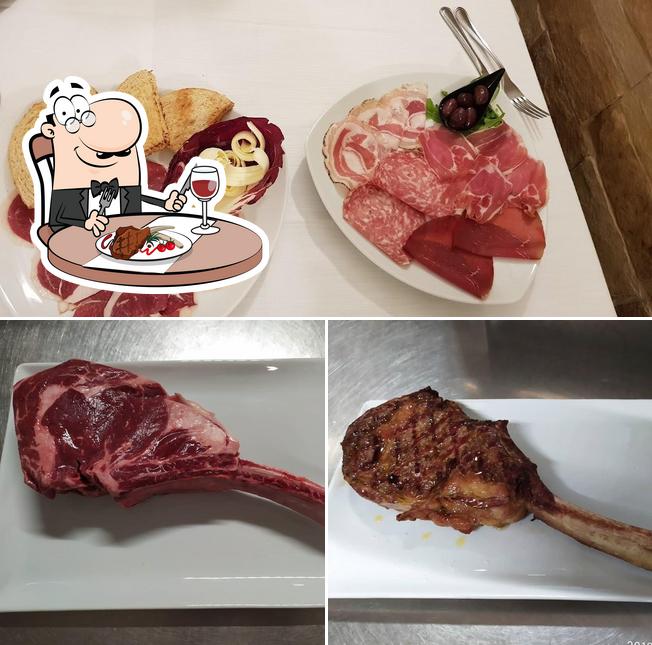 Ordina i un pasto a base di carne a El Canfin ristorante pizzeria