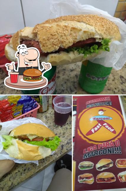 Experimente um hambúrguer no Marconi Fast Food
