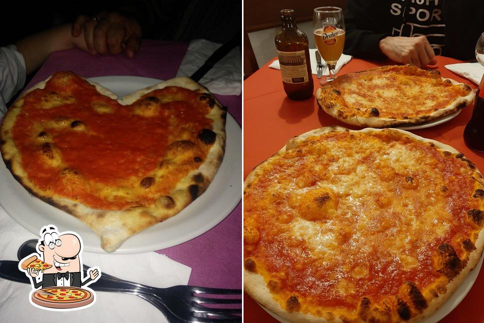 Prenditi una pizza a Pizzeria Bar Pelle Nera