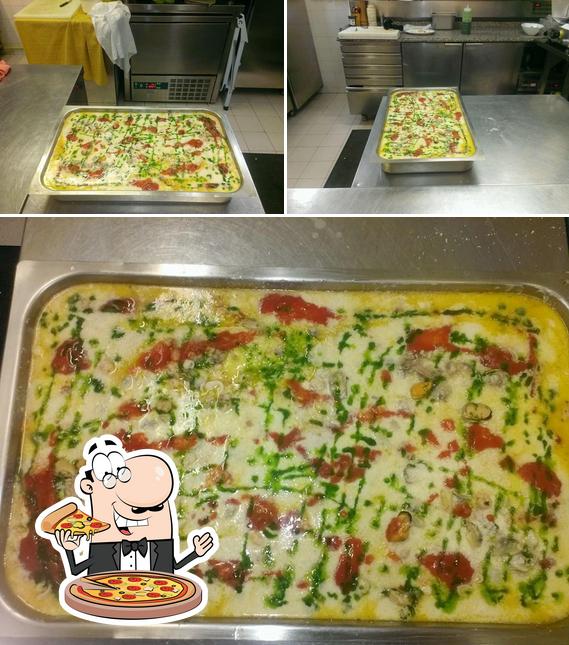 Bestellt eine Pizza bei Ristorante La Sgura