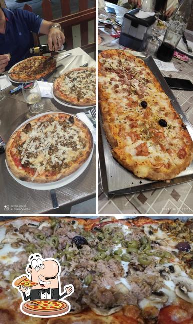 Scegli una pizza a Pizzeria Grande Valle