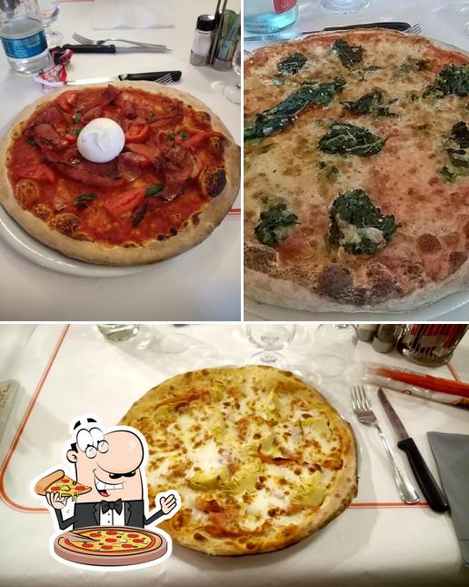 Scegli una pizza a Pizzeria Ristorante Expo