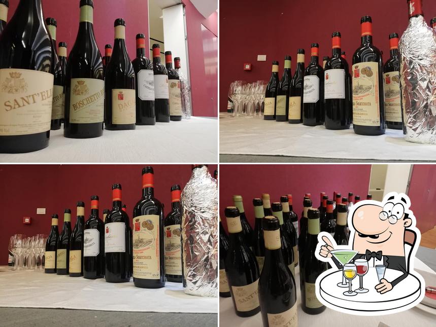 Enoteca Distribuzione La cantina del Sommelier serve alcolici