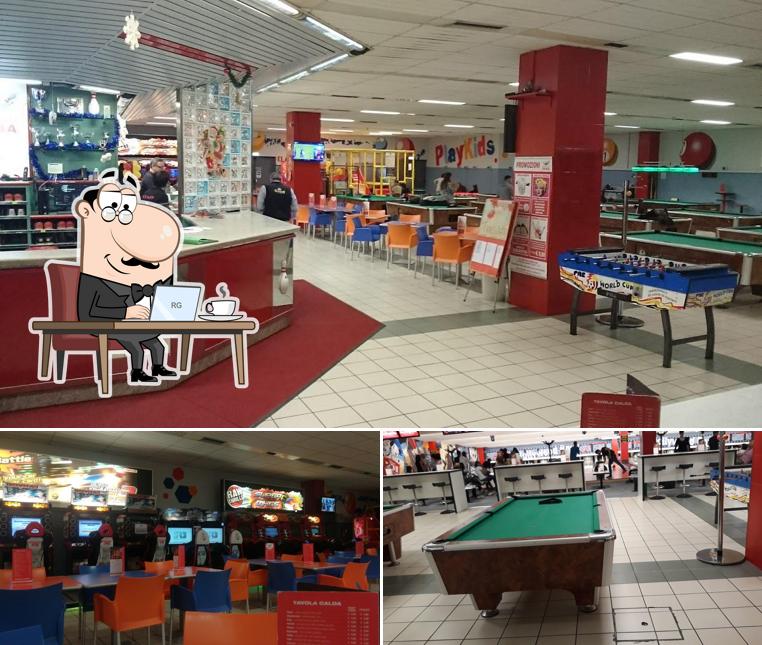 Dai un'occhiata agli interni di Bowling Erba