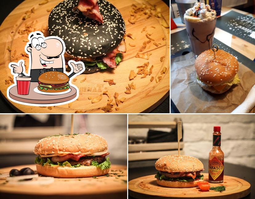 Pide una hamburguesa en KombinaT Burgers & Milkshakes