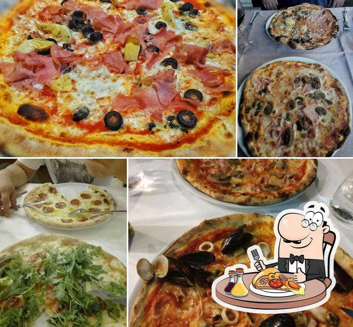 Prenditi una pizza a Pizzeria La Vela Ristorante