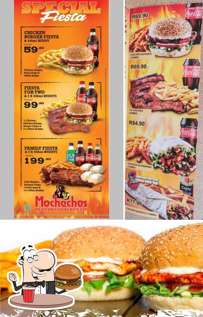 Probiert einen Burger bei MOCHACHOS CHICKEN FIESTA