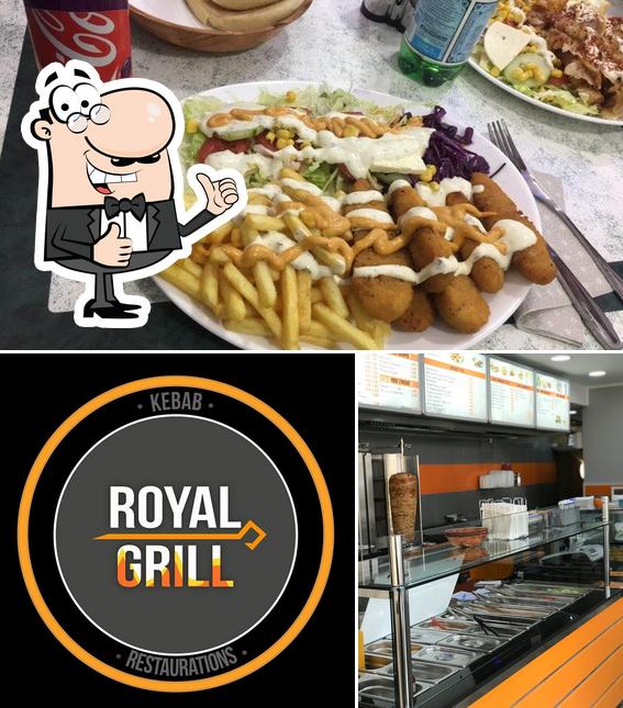 Mire esta imagen de Royal grill