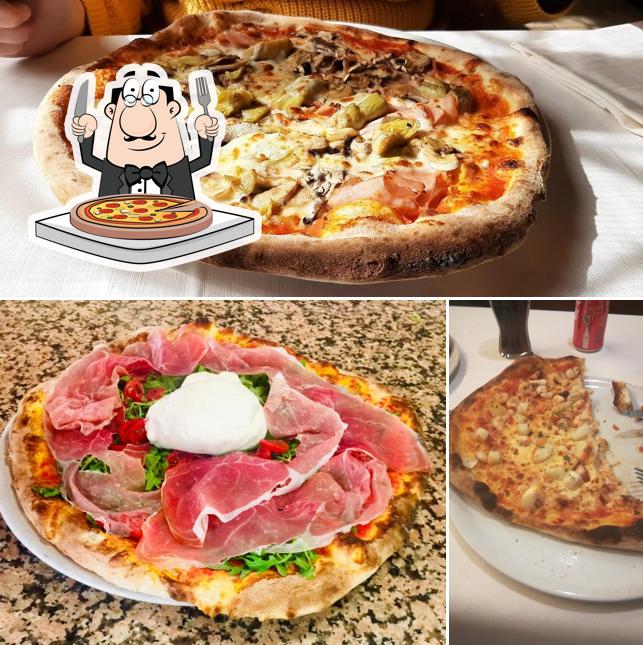 Scegli una pizza a Pizzeria Trattoria ai Due Delfini