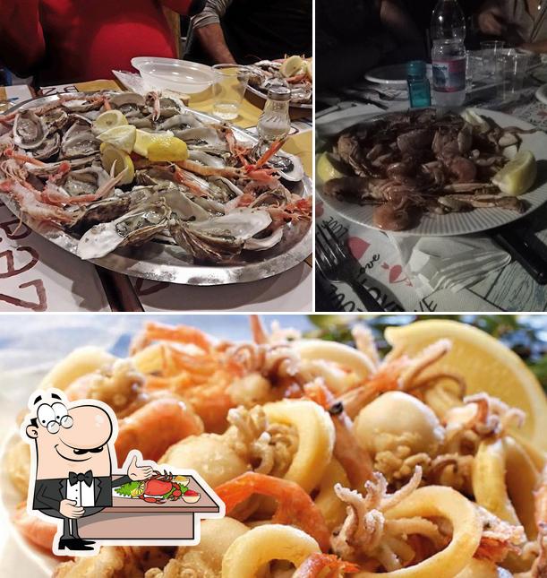 Prenditi la cucina di mare a Pescheria Friggitoria Cacciuccheria "Il Pescatore" - Stagno