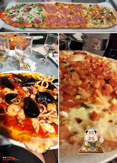 Prova una pizza a Il Covo Ristorante Pizzeria Giardini Naxos