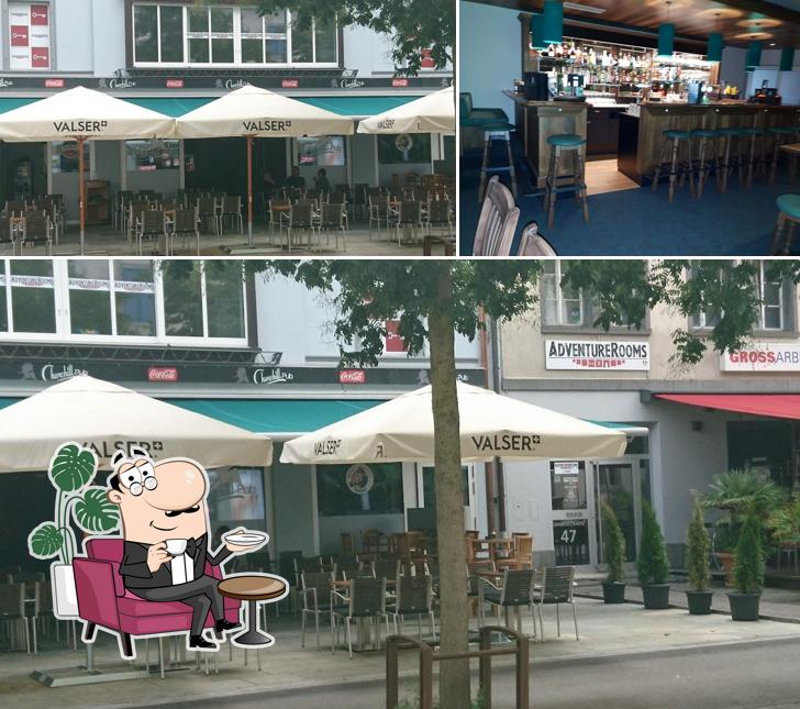 Gli interni di Churchill Pub Chur