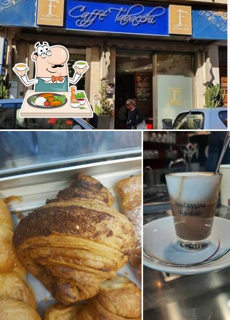 Caffè Tonino Foti si caratterizza per la cibo e interni