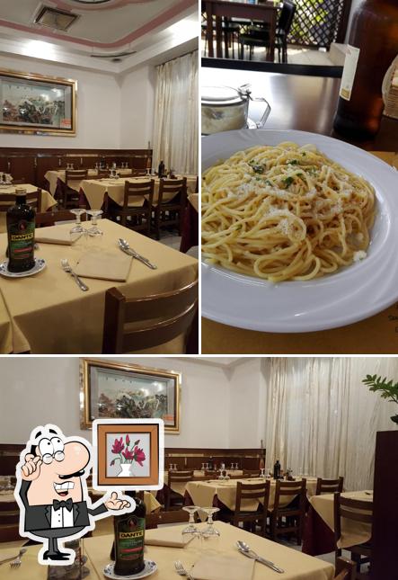 Die Inneneinrichtung von Ristorante Cinese Foglia d'Acero..Take away...cucina italo cinese