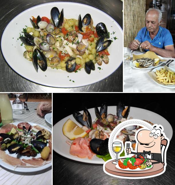 I clienti di Ristorante Pizzeria K2 possono ordinare diversi prodotti di cucina di mare