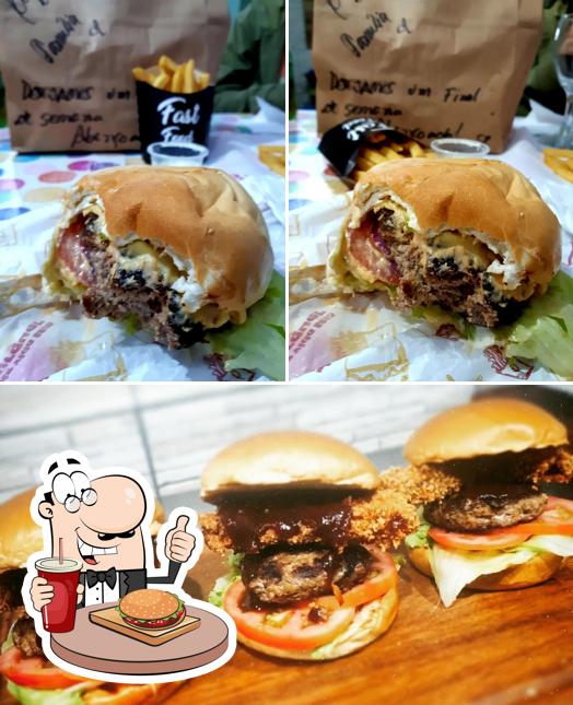 Delicie-se com um hambúrguer no Santo Burguer 013