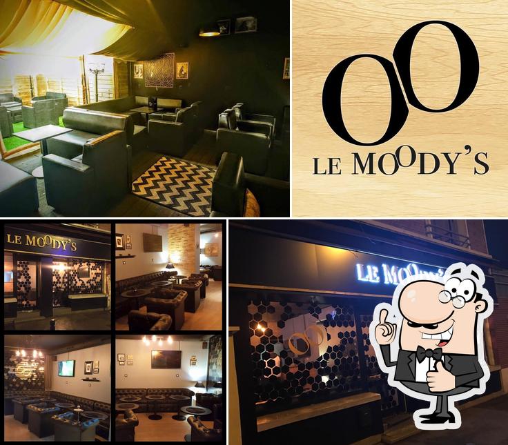 Here's a picture of Le Moody's Café