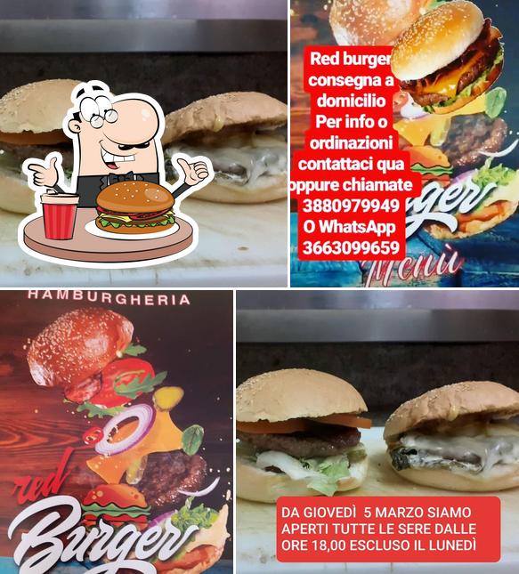 Ordina un hamburger a Red Burger Marcelli di Numana