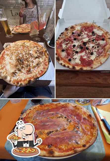 Prenditi una pizza a Ristorante Pizzeria La Favola zur Luxenburg