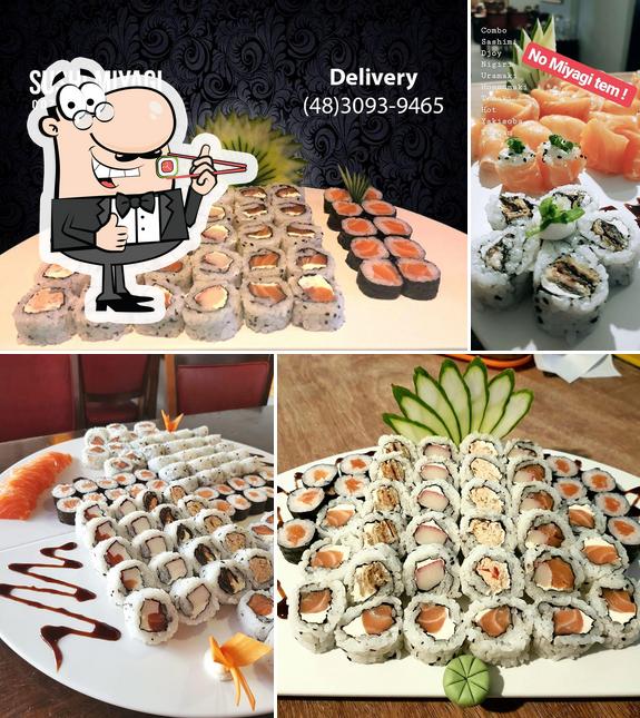 Peça diversas opções de sushi