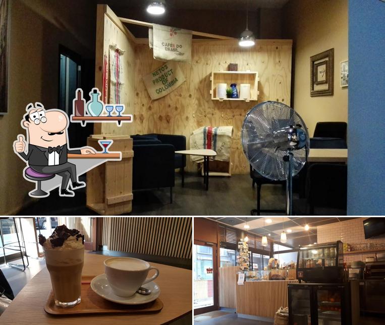 Installez-vous à l'une des tables de Get Your Mug