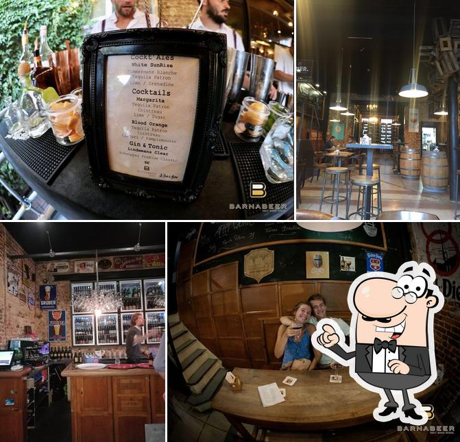 Installez-vous à l'une des tables de Barnabeer