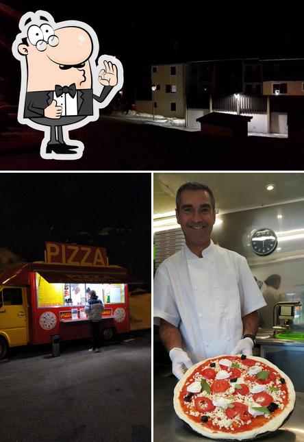 Voici une image de restaurant camion pizza sarkis