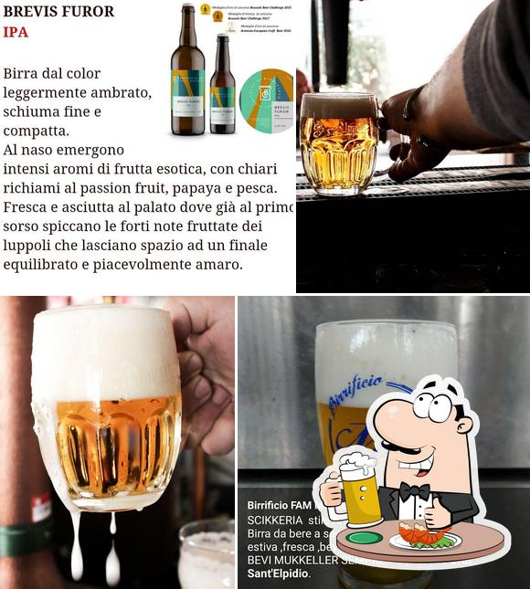 Puoi goderti un rinfrescante bicchiere di birra chiara o scura