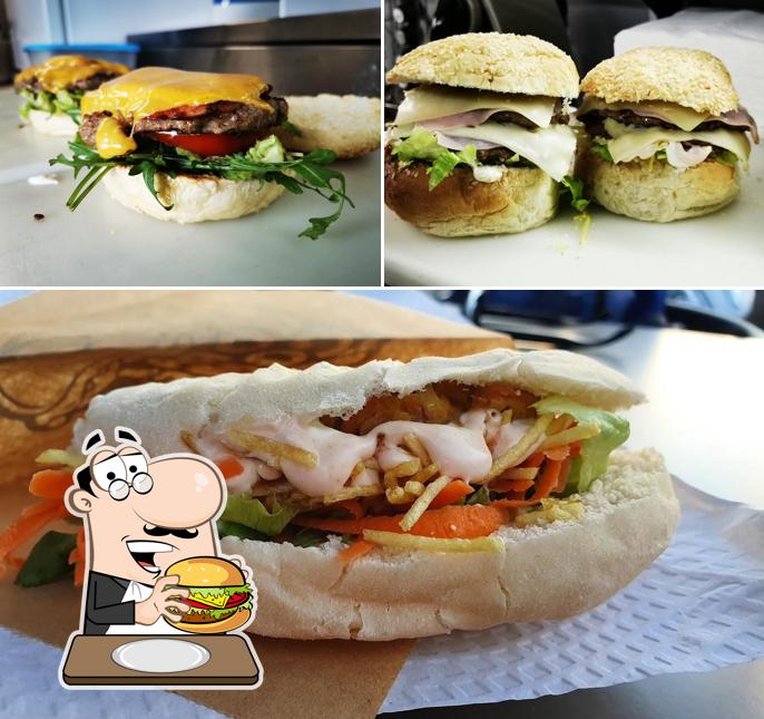 Try out a burger at Bora Lá Comer