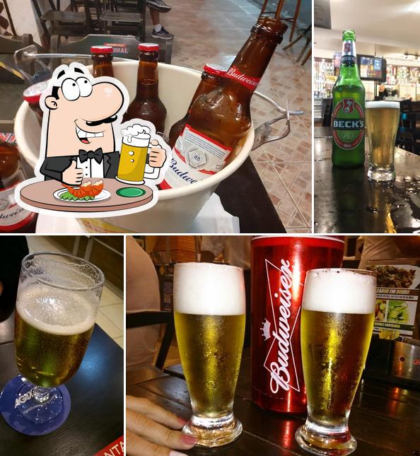 Peça um copo de cerveja leve ou escura