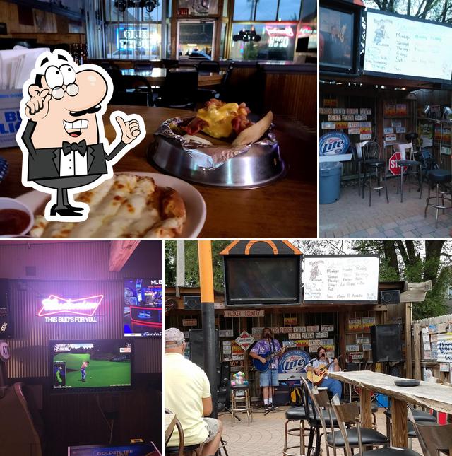 Dog House Saloon in Waterloo Restaurant menu and reviews