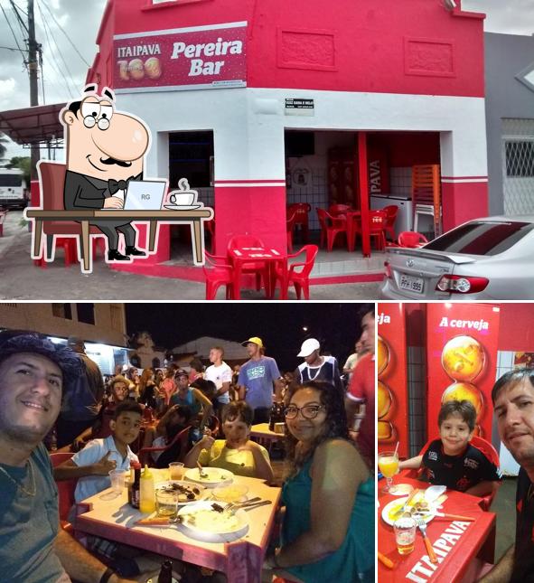 O interior do Pereira Bar