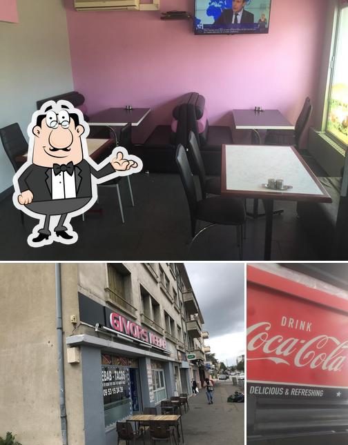 L’image de la intérieur et boisson de GİVORS KEBAB’s