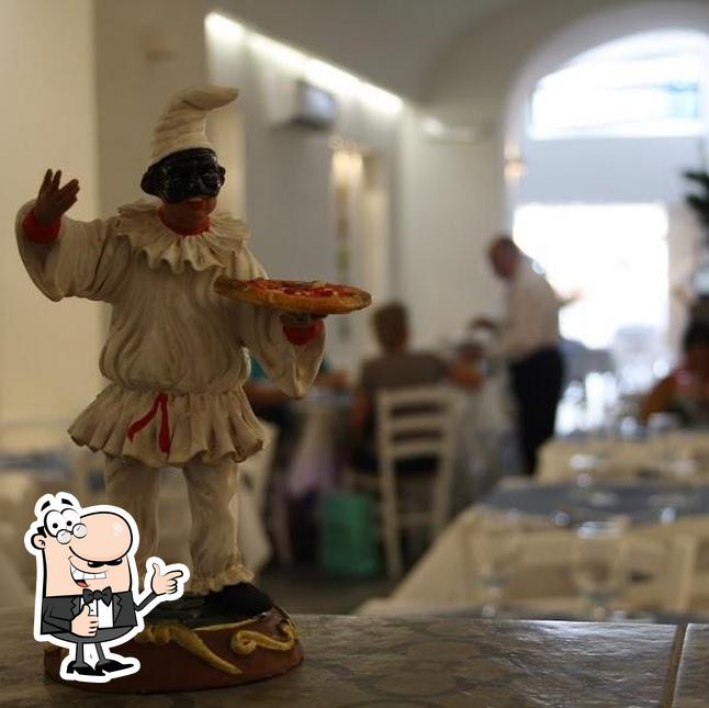 See this picture of La Taverna di Pulcinella