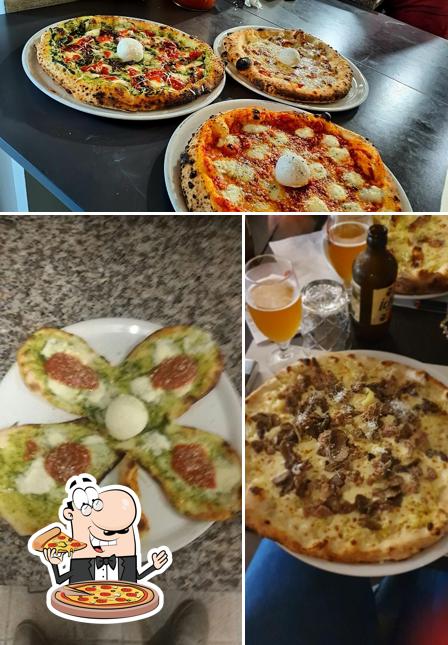 Scegli una pizza a Pizzeria Mandolino