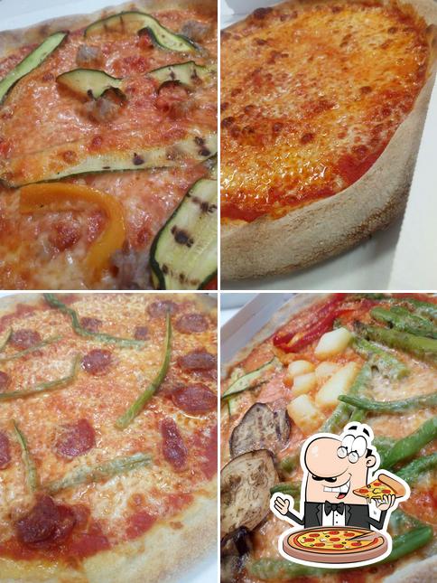 A Pizzeria d'asporto La Piazzetta, puoi prenderti una bella pizza