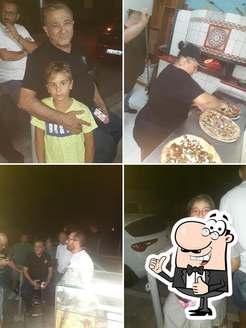 Ecco una foto di Pizzeria la Vecchia Napoli