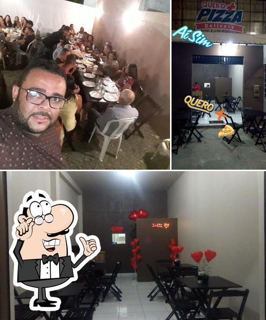 O interior do Pizzaria Quero Mais