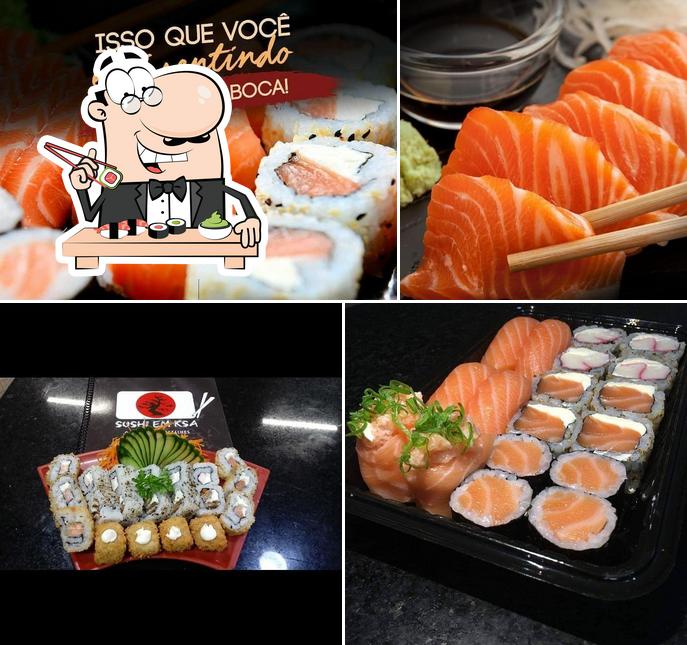 Rolos de sushi são oferecidos por Sushi Em Ksa Delivery