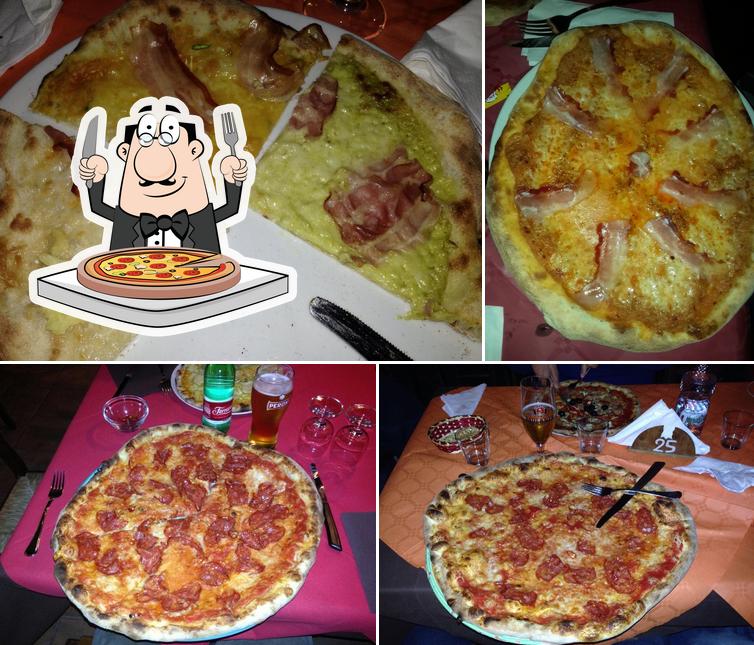 Scegli tra le svariate varianti di pizza