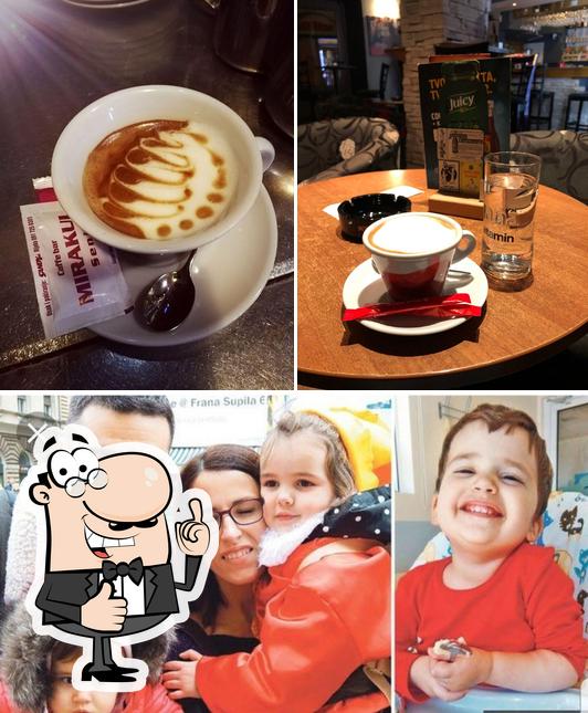 Guarda la foto di Cafe Mirakul