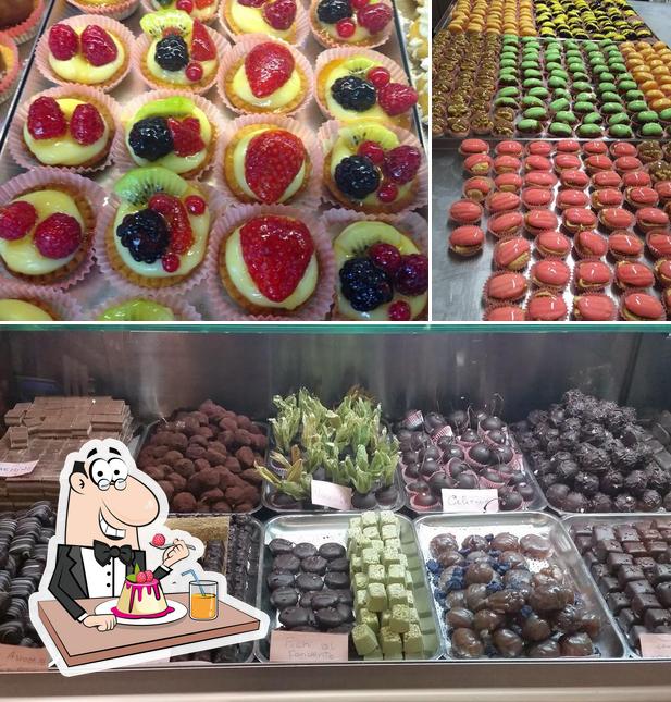 Pasticceria De Regibus propone un'ampia varietà di dolci